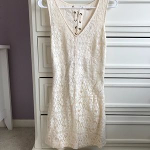 White v neck dress